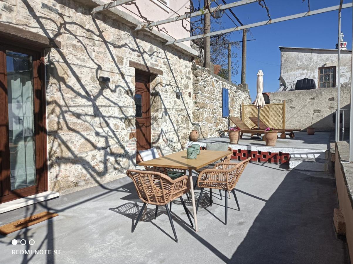 Stairs Homes & Suites Kamaria  Buitenkant foto