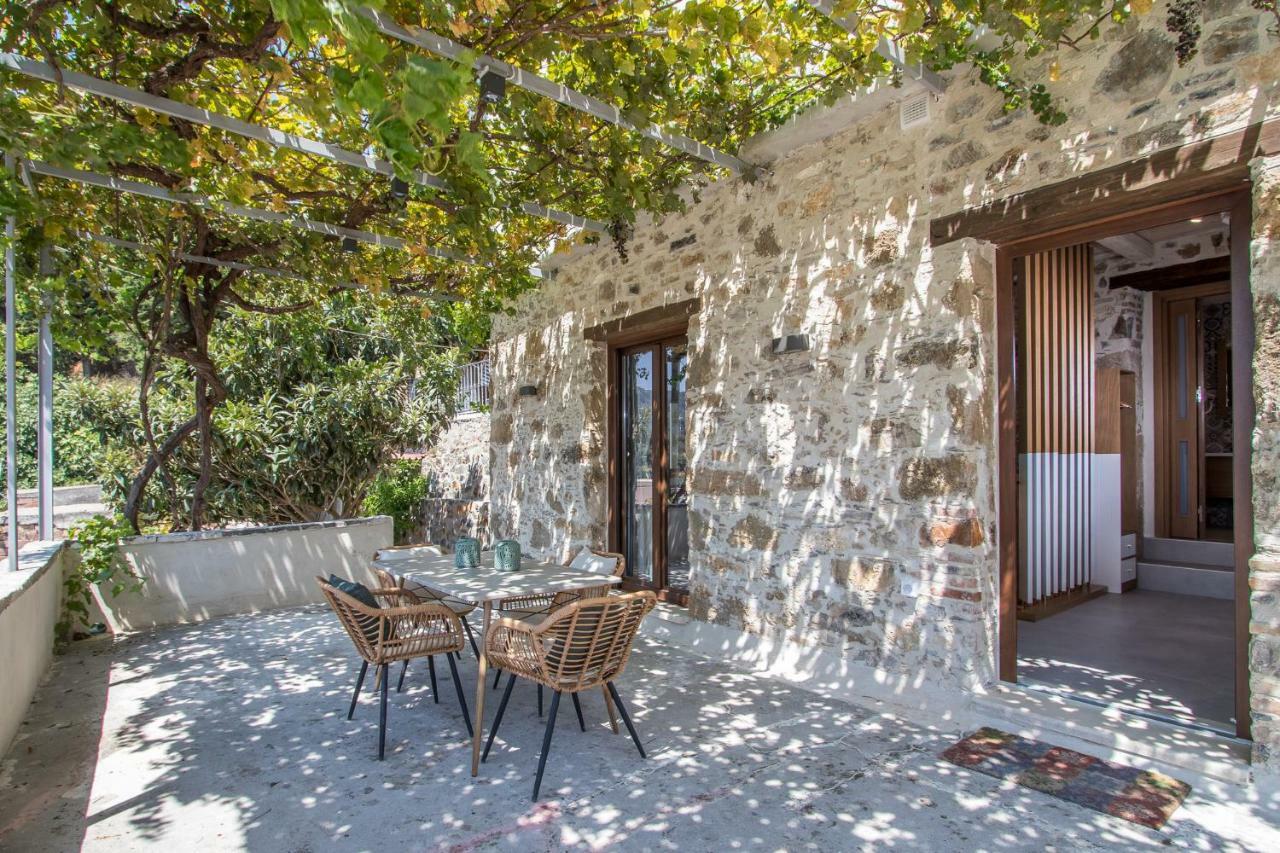 Stairs Homes & Suites Kamaria  Buitenkant foto