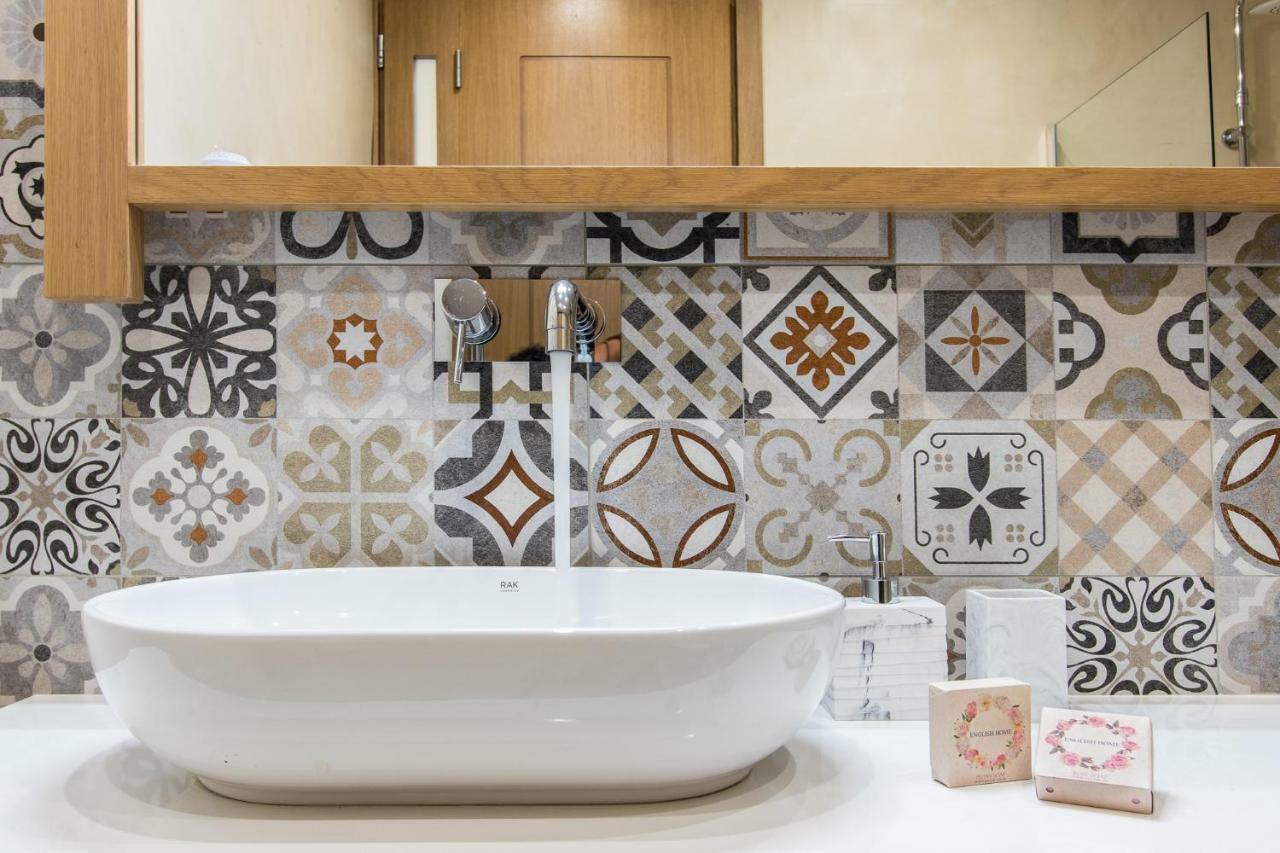 Stairs Homes & Suites Kamaria  Buitenkant foto