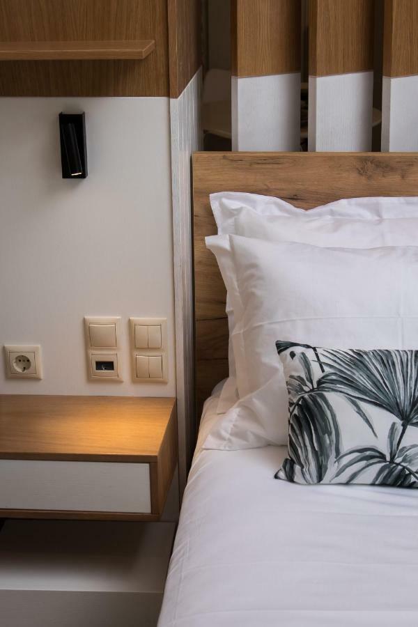 Stairs Homes & Suites Kamaria  Buitenkant foto